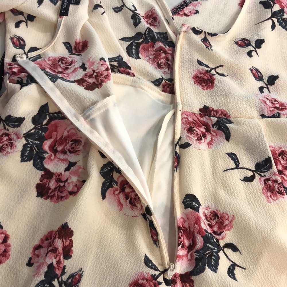 New without tags Francesca’s floral romper - large - Picture 8 of 10